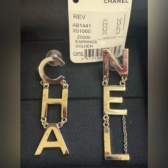 20B CHANEL CHA NEL Gold Dangle Letter Earrings, RUNWAY - Picture 6 of 7